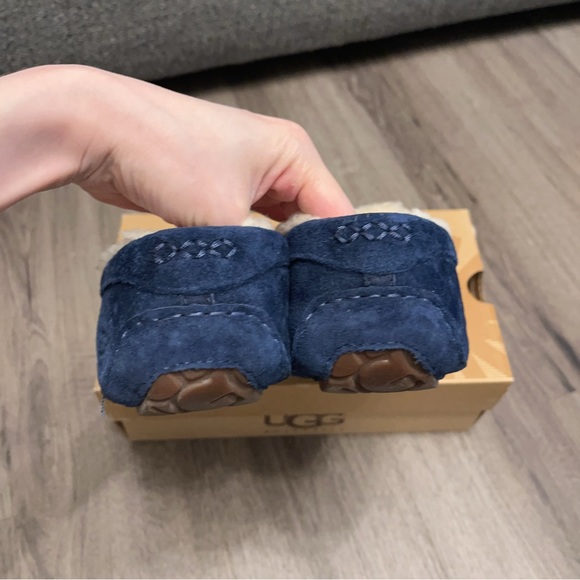 UGG Ansley Slippers with Charm - Picture 2 of 5